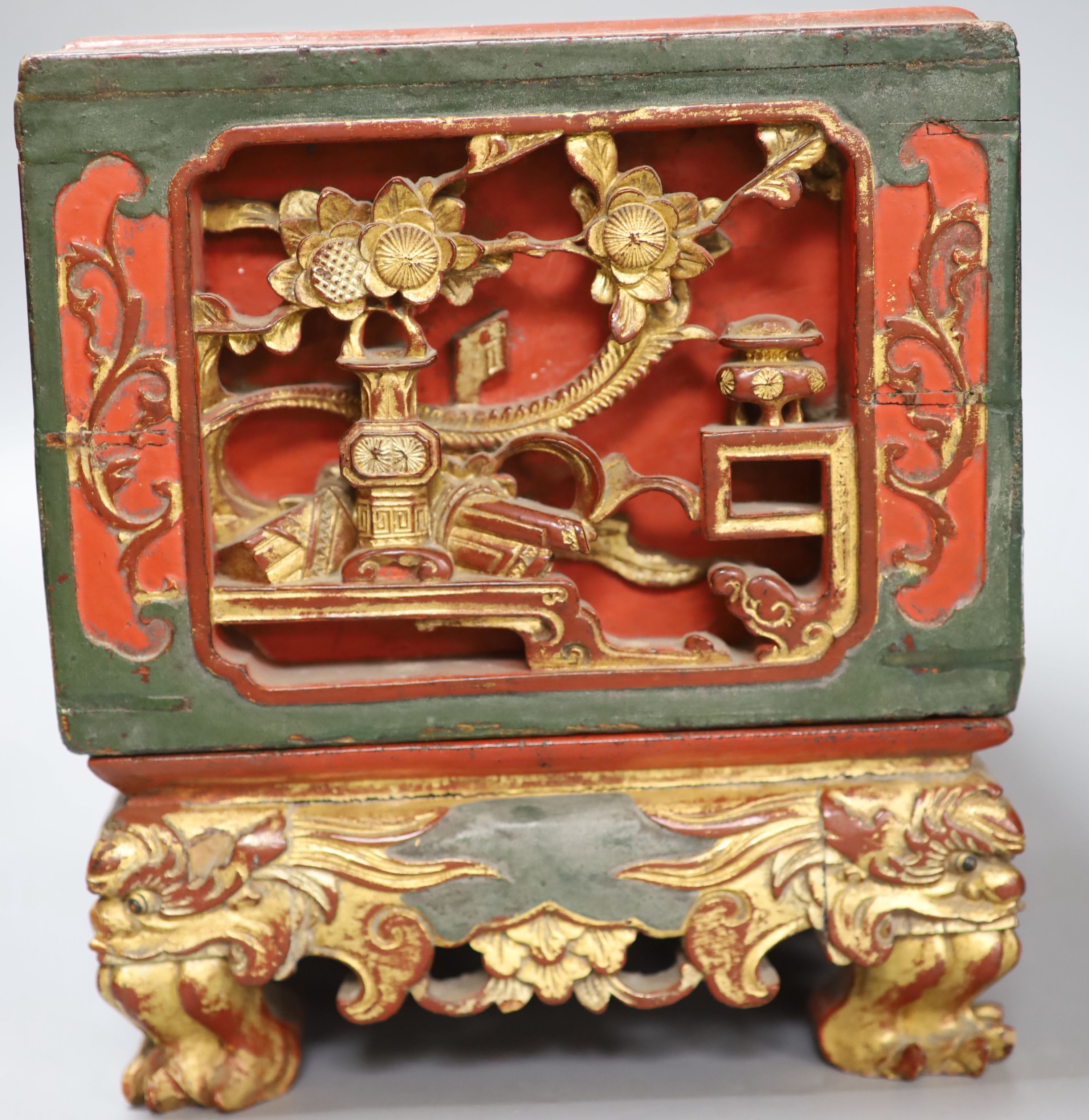 A 19th century Chinese red lacquer and gilt offering box (chanab), length 33cm